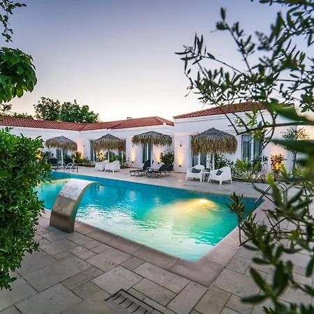 ゲストハウス Maris 4*